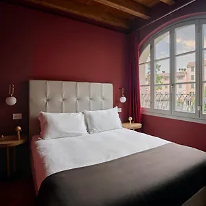 Apartament Rego - Boutique & Serenity With Some Off-site In The Heart Of Center, Bergamo